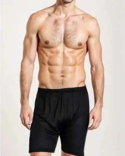 Silke boxershorts i 100% silke, farve sort, lille slids i siden, kan købes i størrelse fra S til XXL