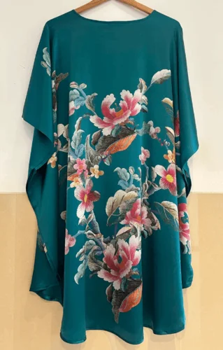 Silke Batwing Natkjole 100% silke 19momme, Peony Smaragd med masser af flotte blomster