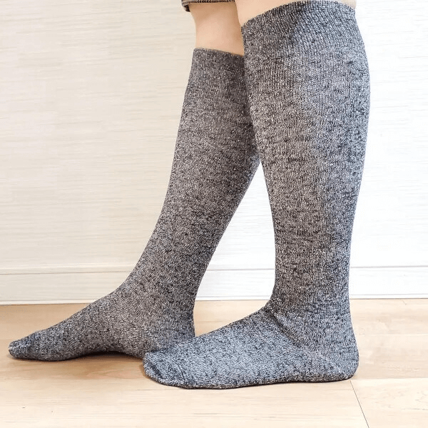 Japansk kvalitet i en let og frisk silke hamp bomuld knæstrømpe Kul