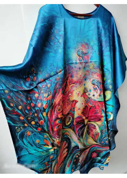 SilkeNatkjole 100% silke - Farve Kornblå med print af mange smukke blomster.