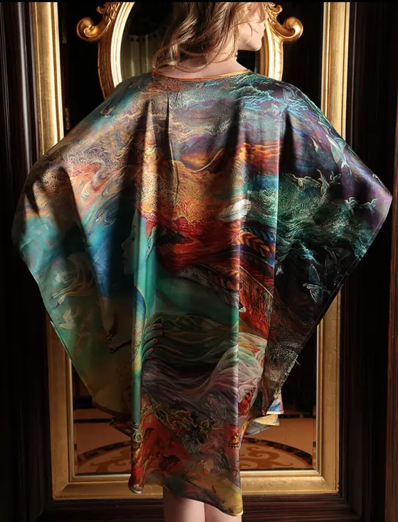 Silke Batwing Natkjole 100% silke 19momme - print flyvende kvinde i fantastiske farveflor (orange-rød-grøn-blå-og mange flere)